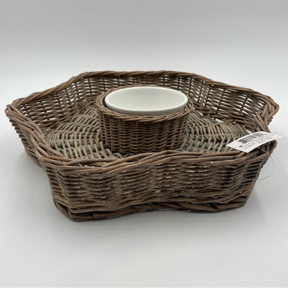 NWT Rattan Star-Shaped Chip and Dip Platter - Picture 4 of 14
